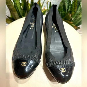 Chanel black cap ruffle CC flat shoes size 39